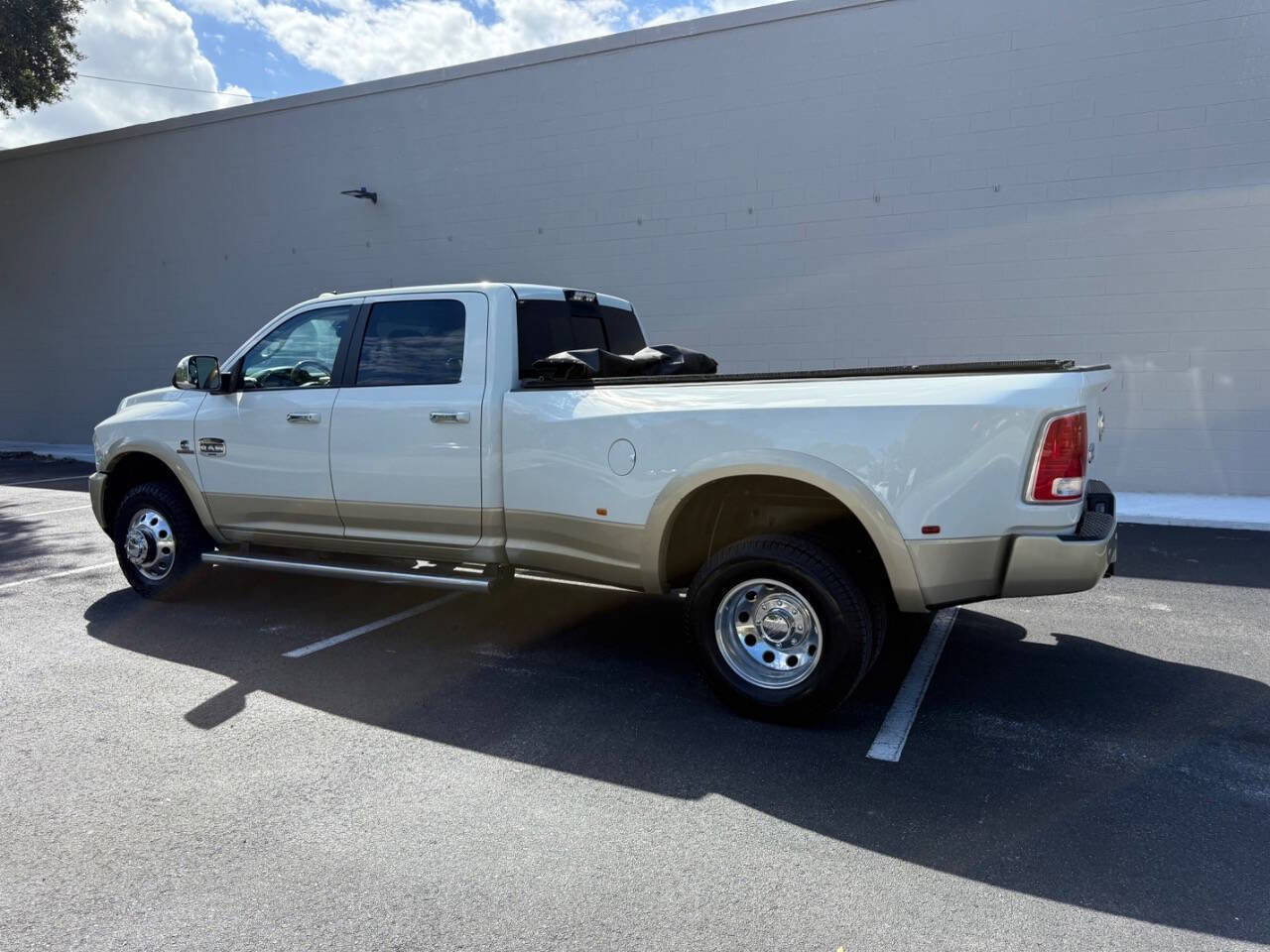 Used 2016 RAM 3500 Laramie Longhorn image 4