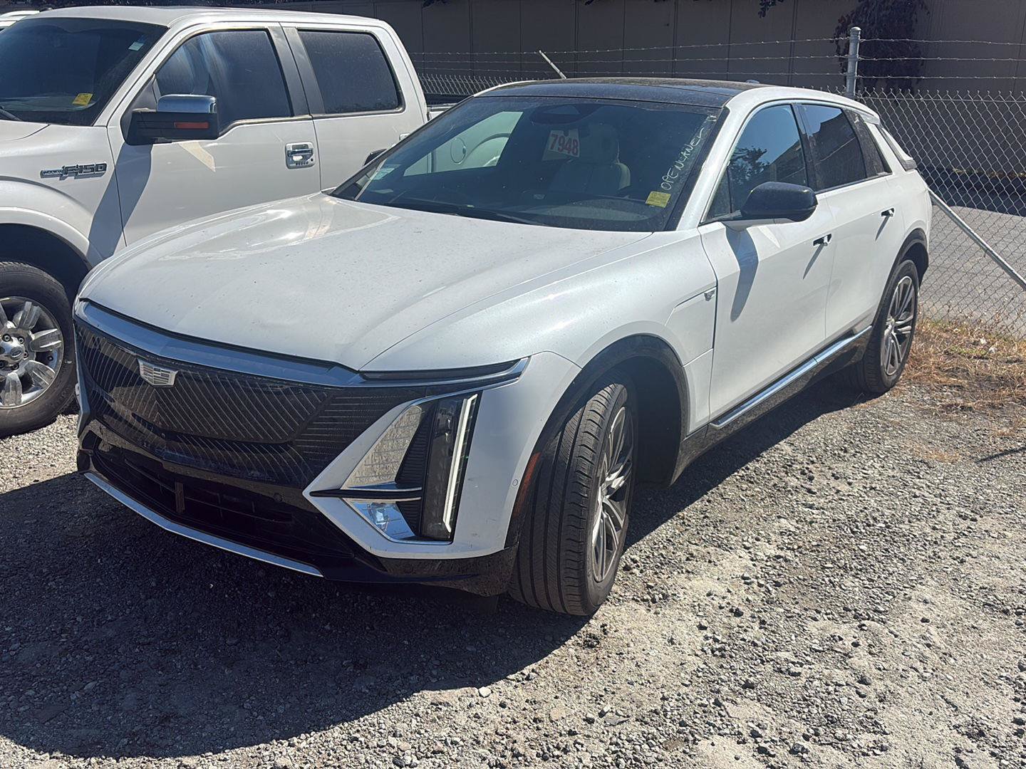 Used 2024 Cadillac Lyriq Luxury AWD/4WD image 2