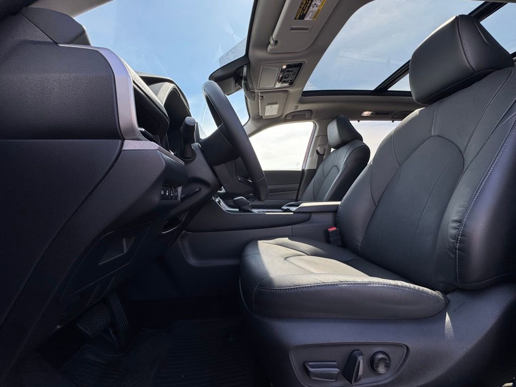 Used 2024 Toyota Grand Highlander Limited image 18