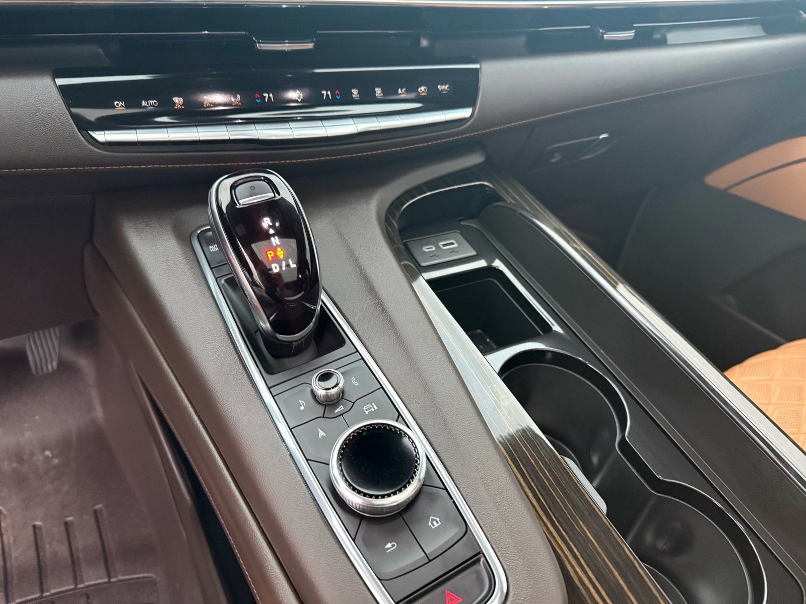 Used 2023 Cadillac Escalade Premium Luxury w/ Performance Package image 24