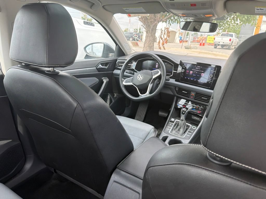 Used 2025 Volkswagen Jetta SE FWD image 24