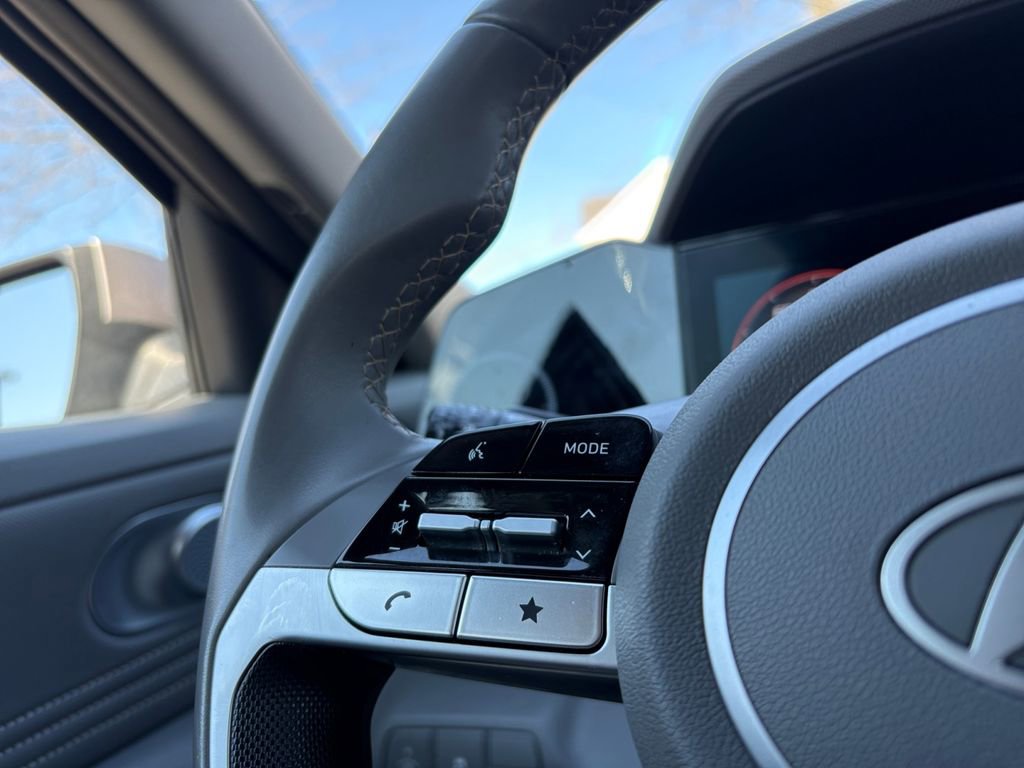 Used 2025 Hyundai Elantra SEL image 15