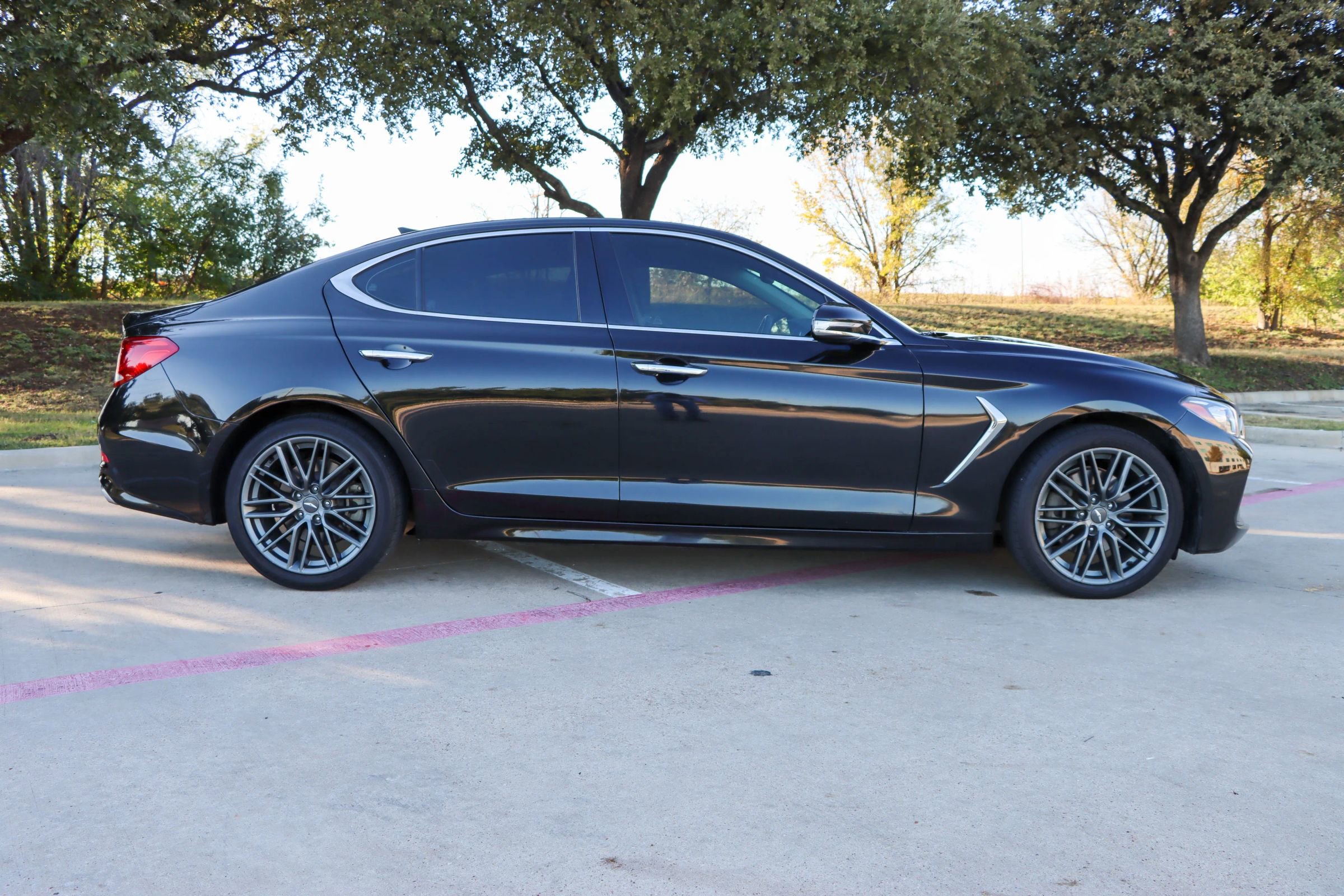 Used 2019 Genesis G70 2.0T Advanced image 8