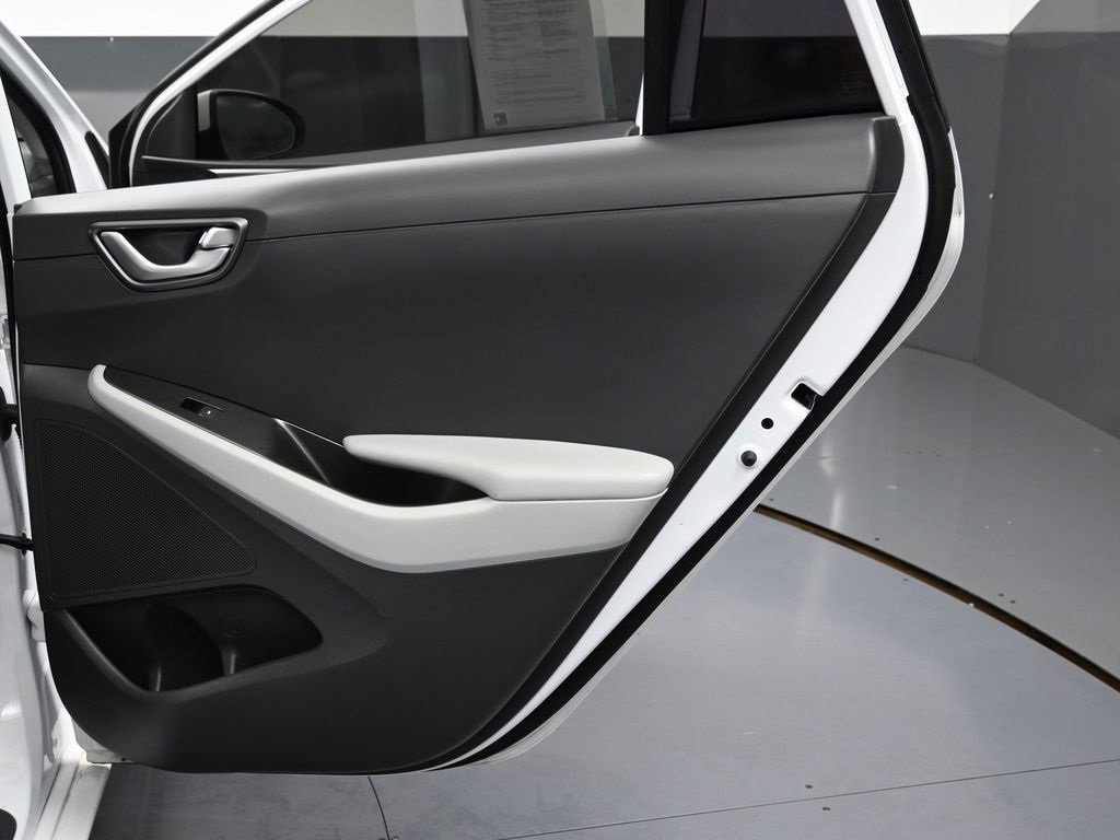 Used 2021 Hyundai Ioniq SE image 35