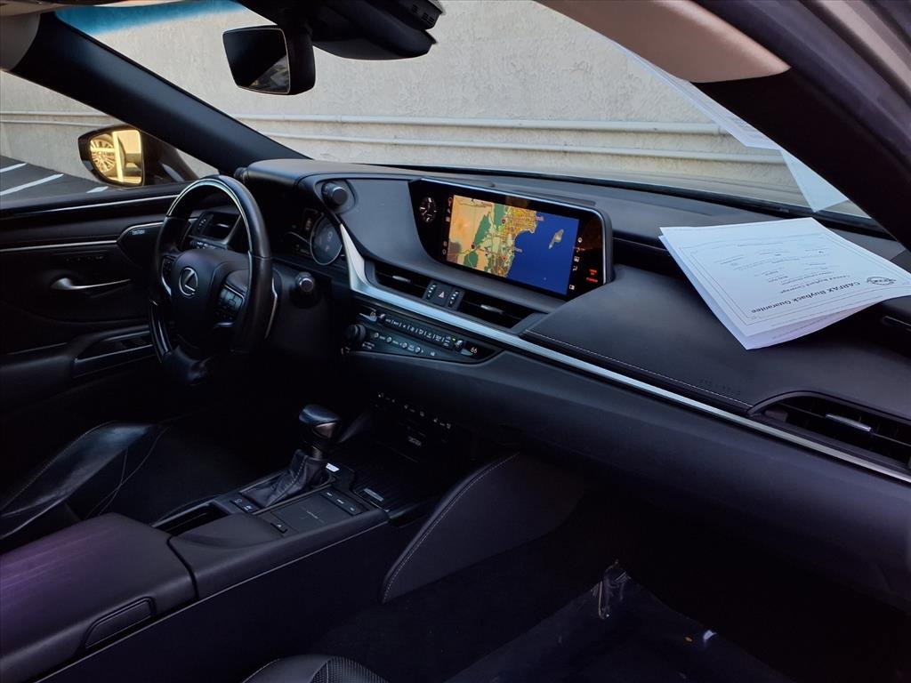 Used 2020 Lexus ES 300h w/ Luxury Package image 23
