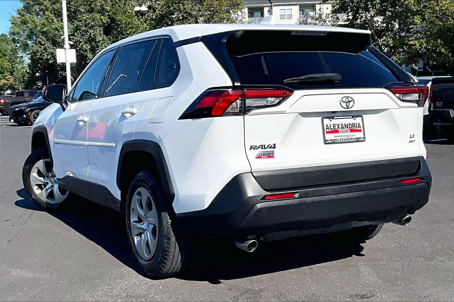 Used 2023 Toyota RAV4 LE AWD/4WD image 11