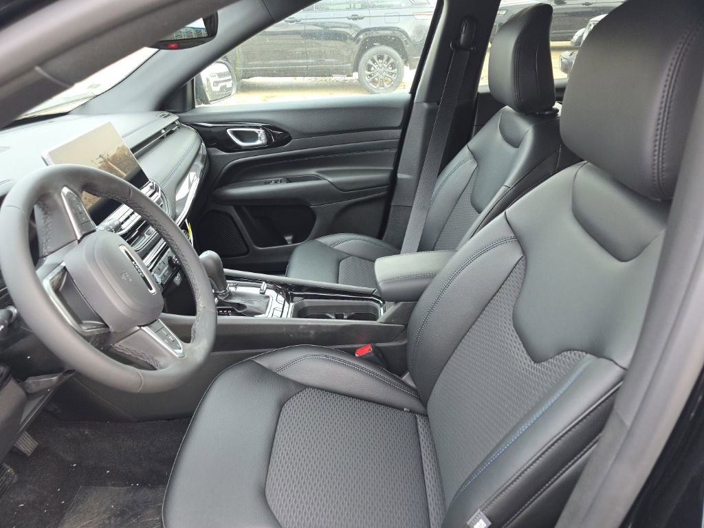 New 2026 Jeep Compass Latitude image 9