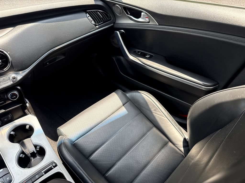 Used 2018 Kia Stinger GT2 AWD/4WD image 15