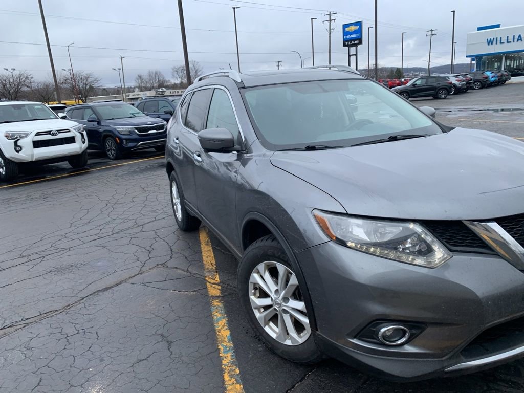 Used 2016 Nissan Rogue SV w/ SV Premium Package image 5