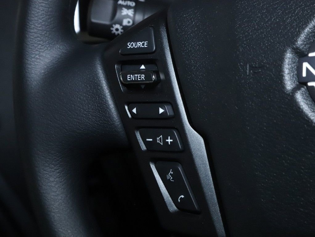 Certified 2025 Nissan Frontier SV image 24