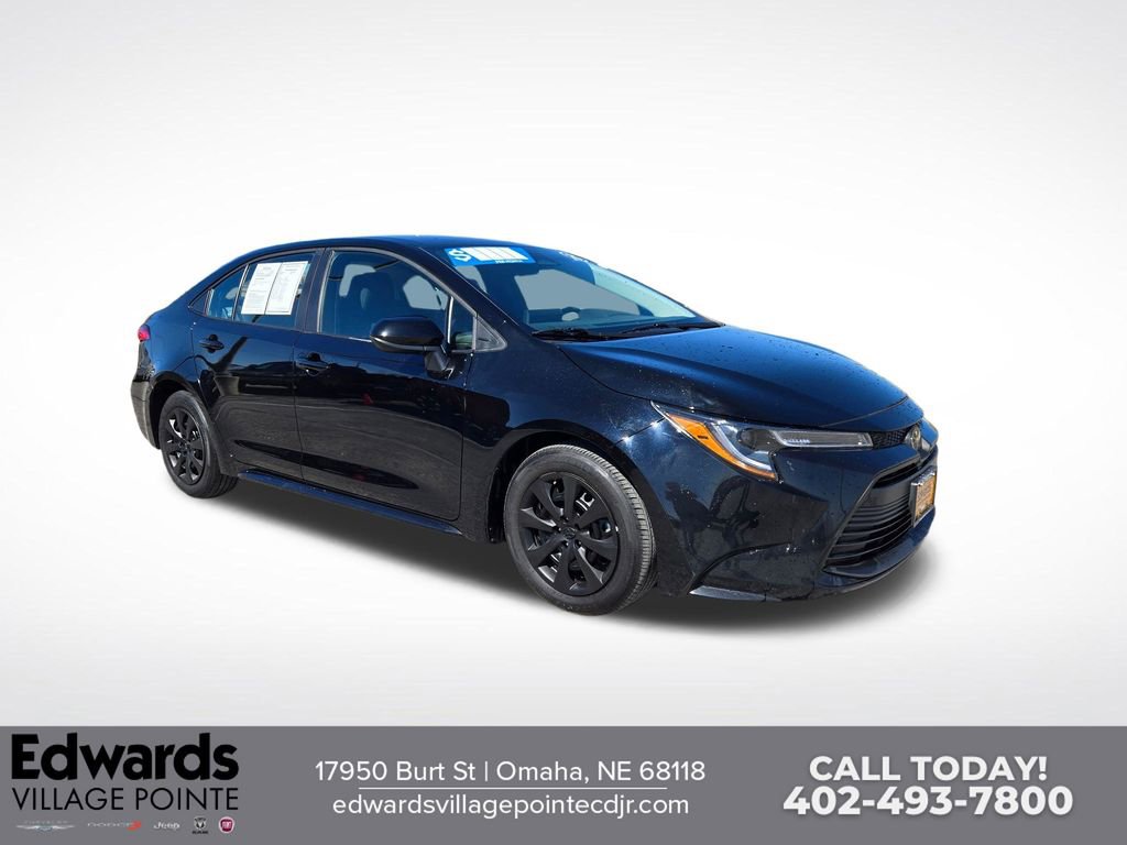 Used 2025 Toyota Corolla LE FWD image 1
