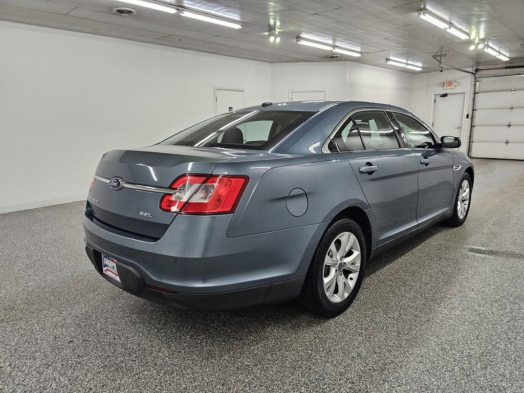 Used 2010 Ford Taurus SEL image 4