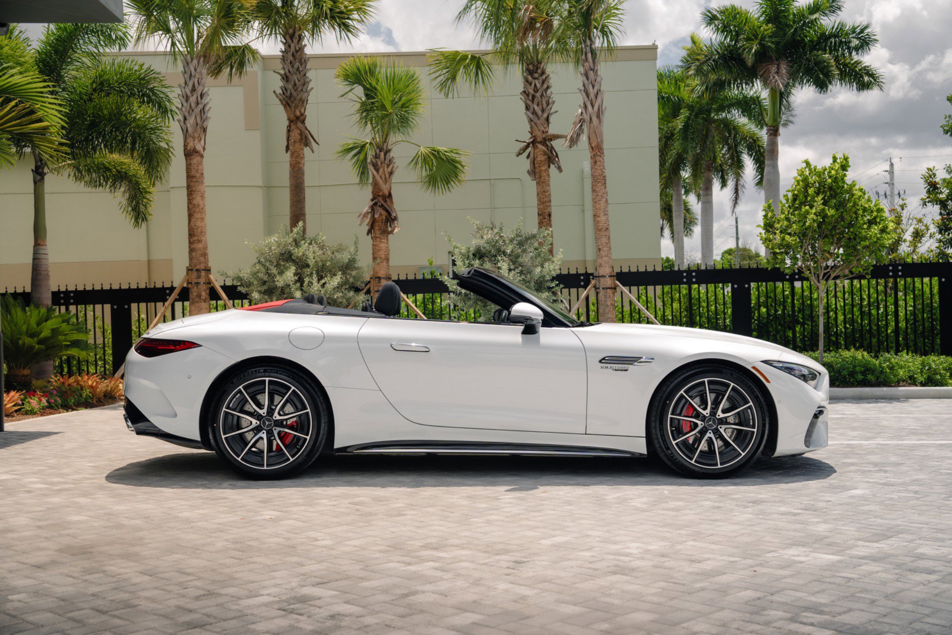 Used 2023 Mercedes-Benz SL 55 AMG 4MATIC image 2