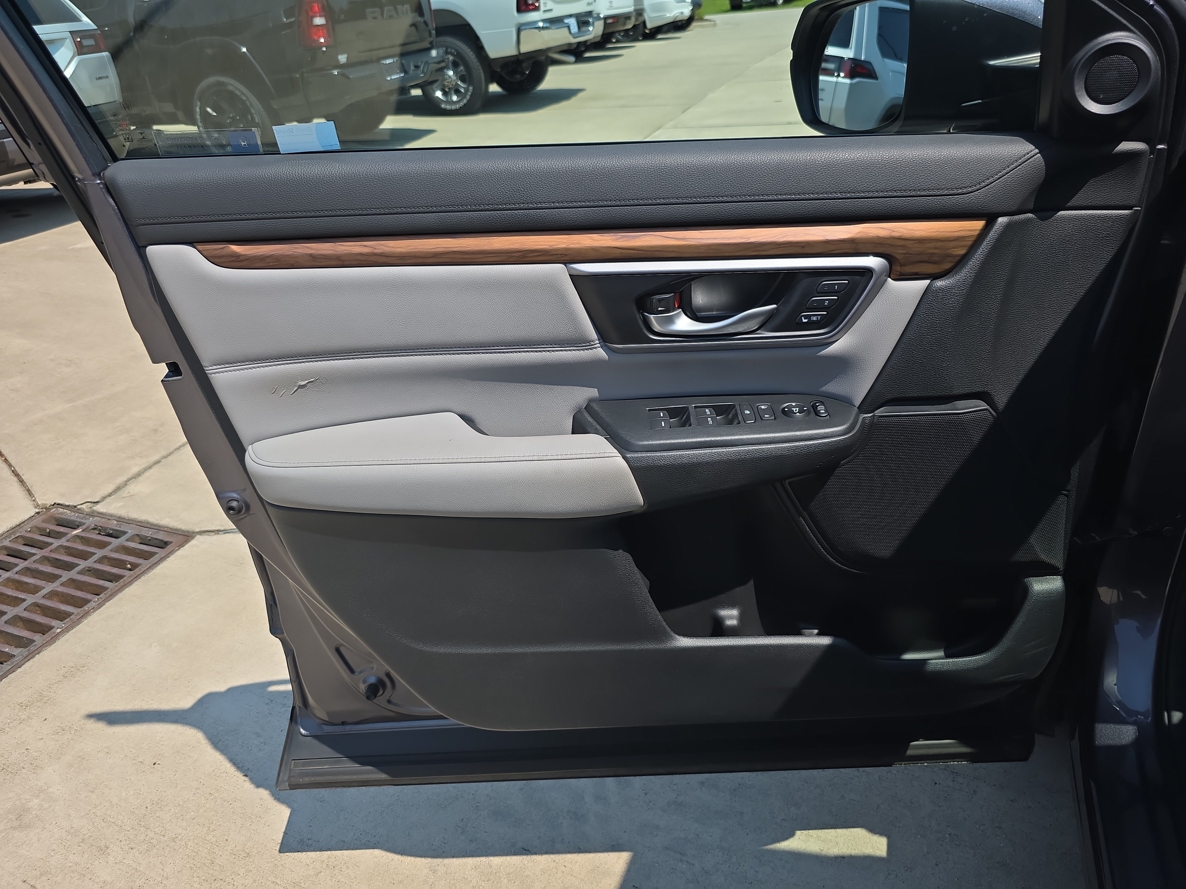 Used 2017 Honda CR-V EX-L image 13