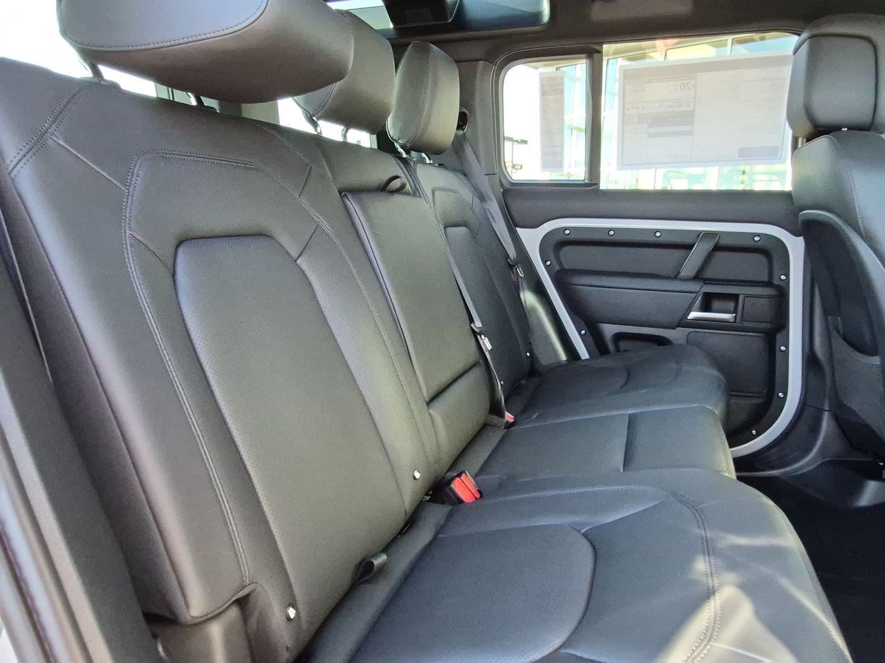 New 2026 Land Rover Defender 110 X-Dynamic SE AWD/4WD image 25