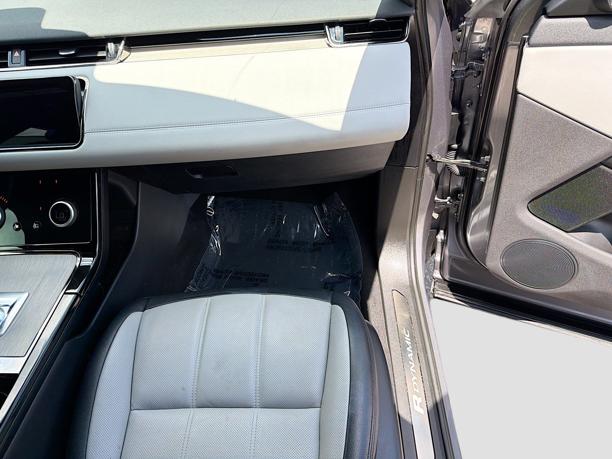Certified 2023 Land Rover Range Rover Evoque R-Dynamic SE AWD/4WD image 17