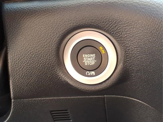 Used 2026 Chrysler Pacifica Select FWD image 10