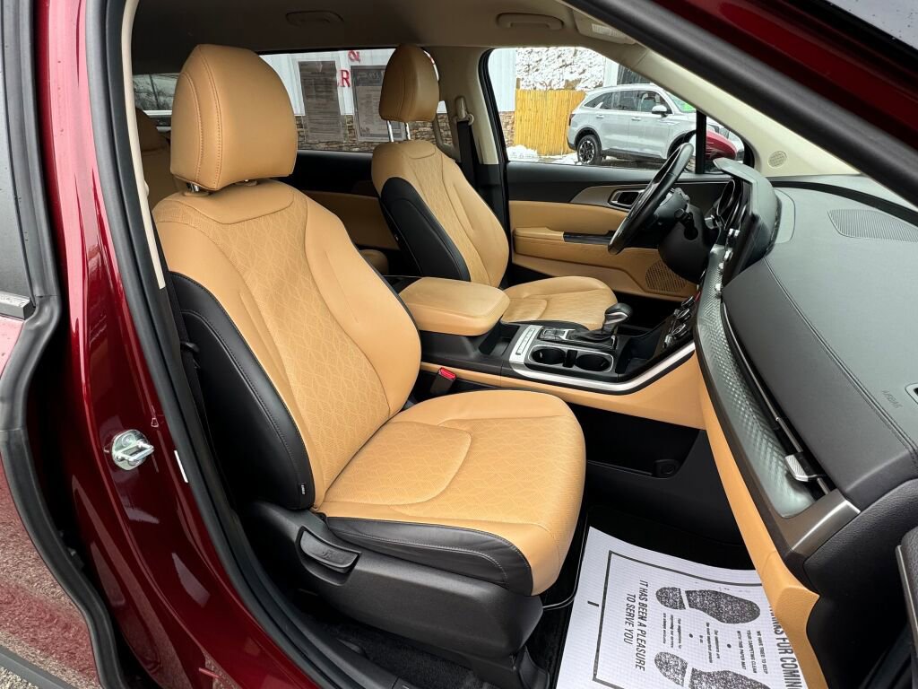 Used 2024 Kia Carnival LX image 21