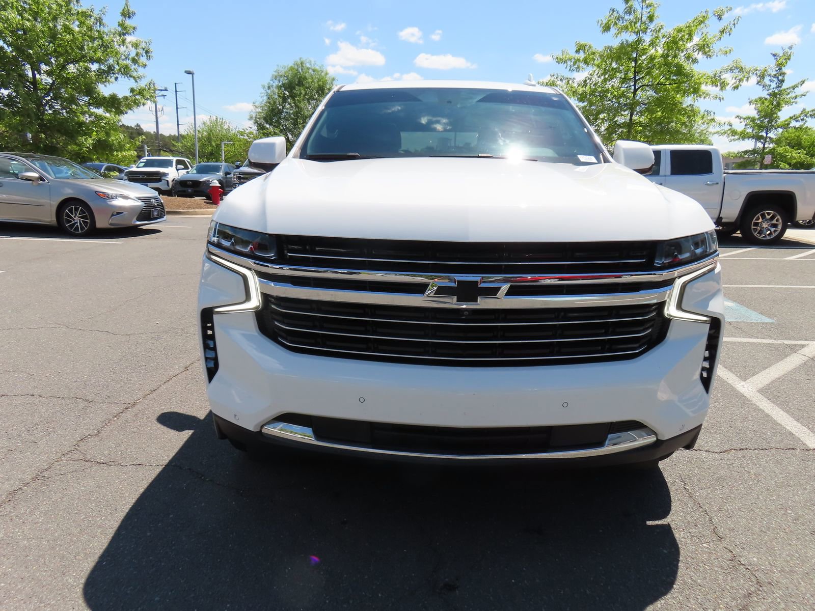 Used 2022 Chevrolet Tahoe LT w/ Luxury Package AWD/4WD image 2