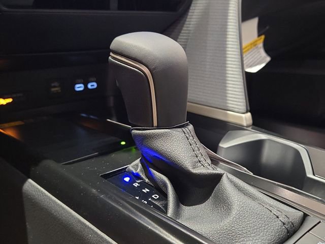 Used 2025 Toyota Camry SE image 21