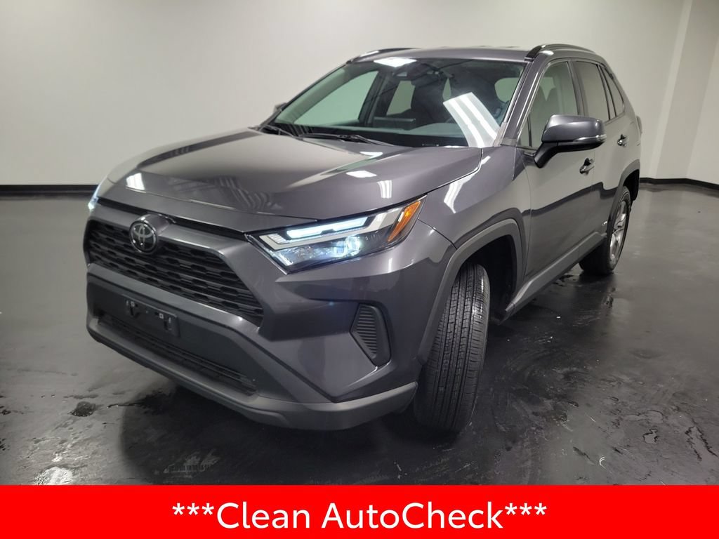 Used 2025 Toyota RAV4 XLE AWD/4WD image 4