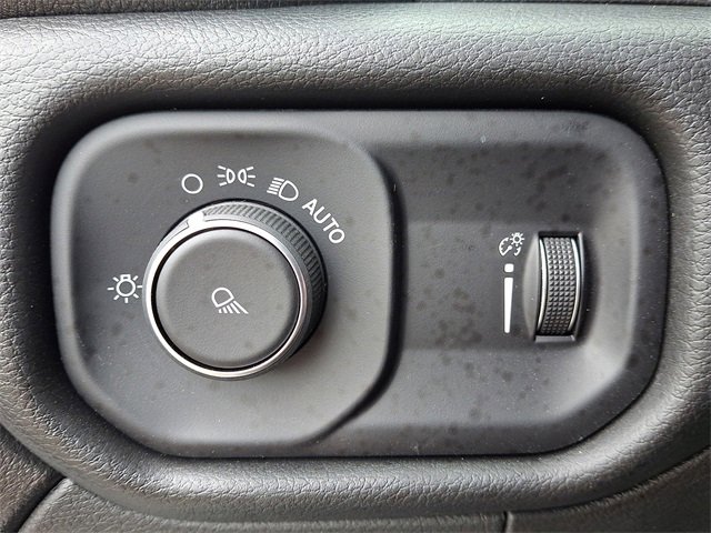 Used 2024 RAM 2500 Tradesman w/ Chrome Appearance Group image 25