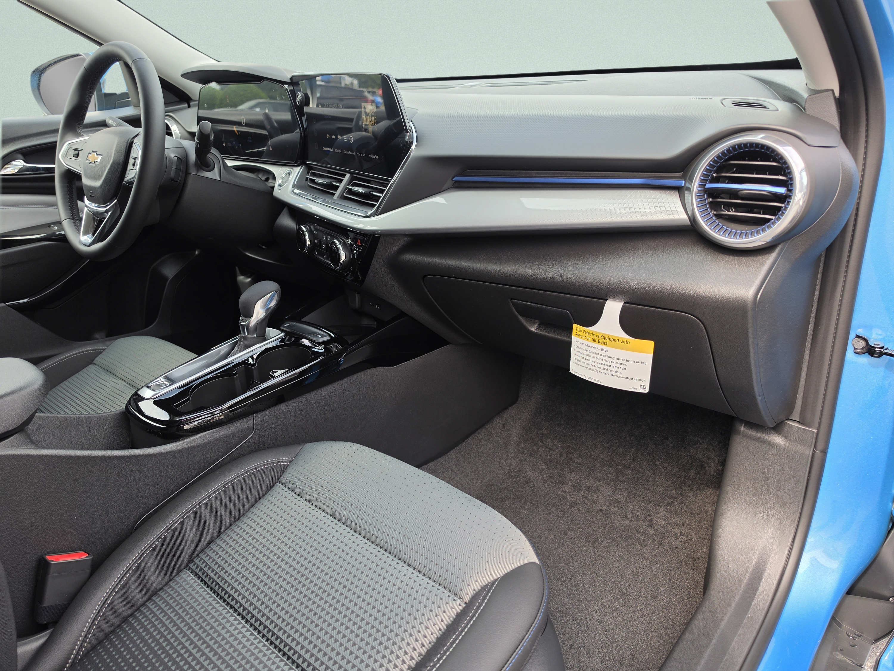 New 2026 Chevrolet Trax LT w/ Sunroof Package FWD image 17