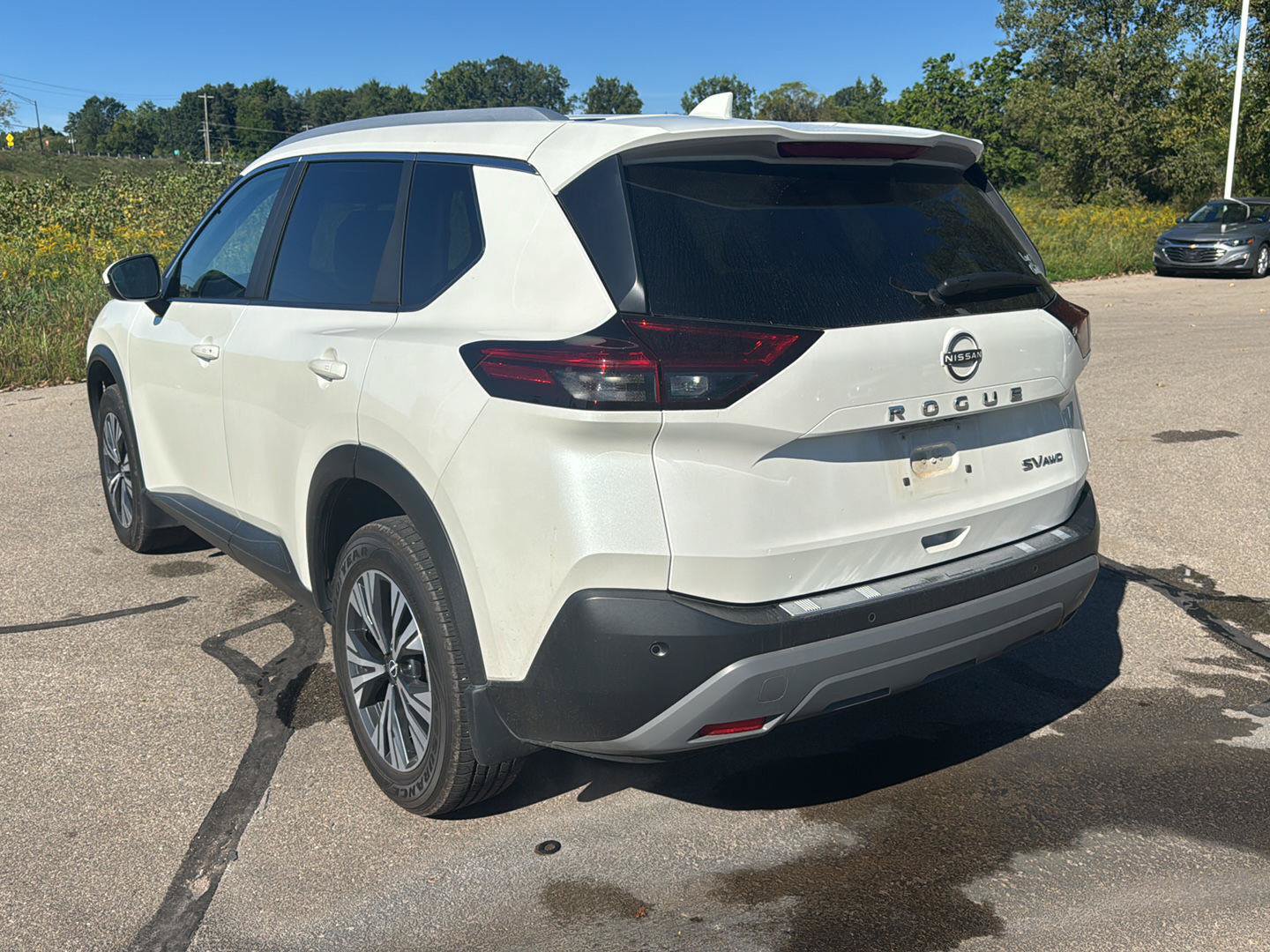 Used 2023 Nissan Rogue SV w/ SV Premium Package AWD/4WD image 3