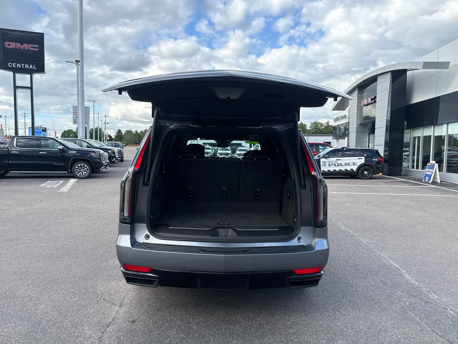 Used 2021 Cadillac Escalade Sport Platinum AWD/4WD image 11
