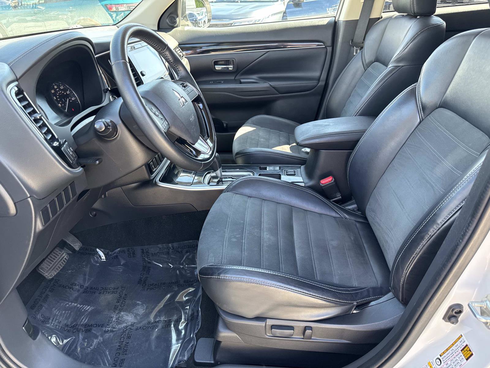 Used 2019 Mitsubishi Outlander SE image 16