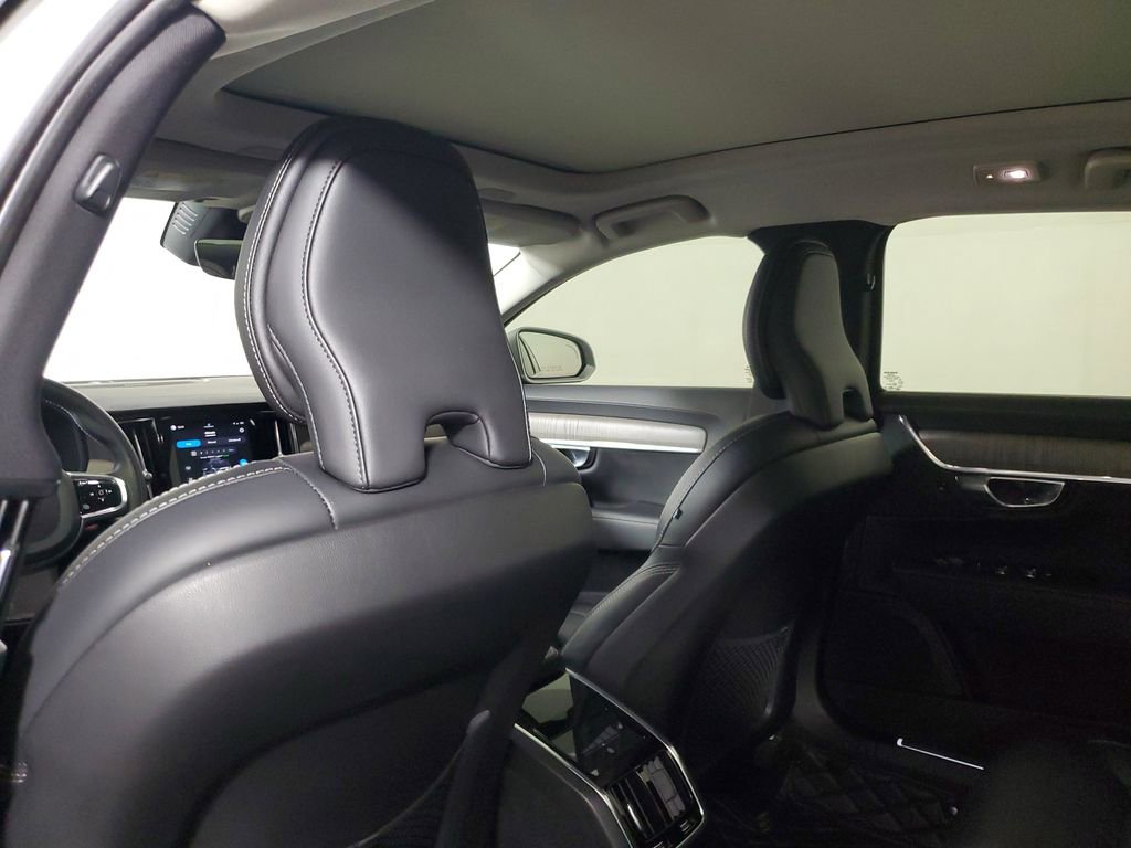 Used 2022 Volvo S90 B6 Inscription w/ Advanced Package image 16