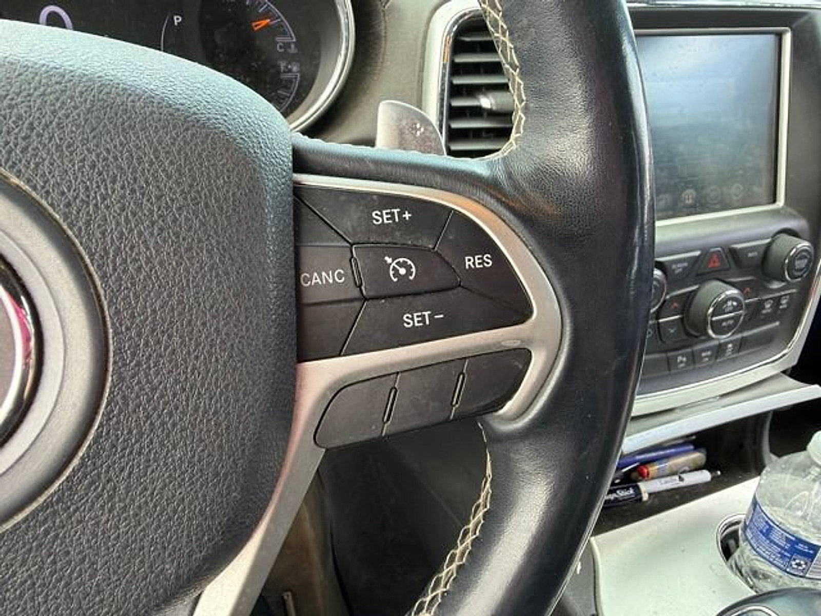 Used 2014 Jeep Grand Cherokee Overland AWD/4WD image 14