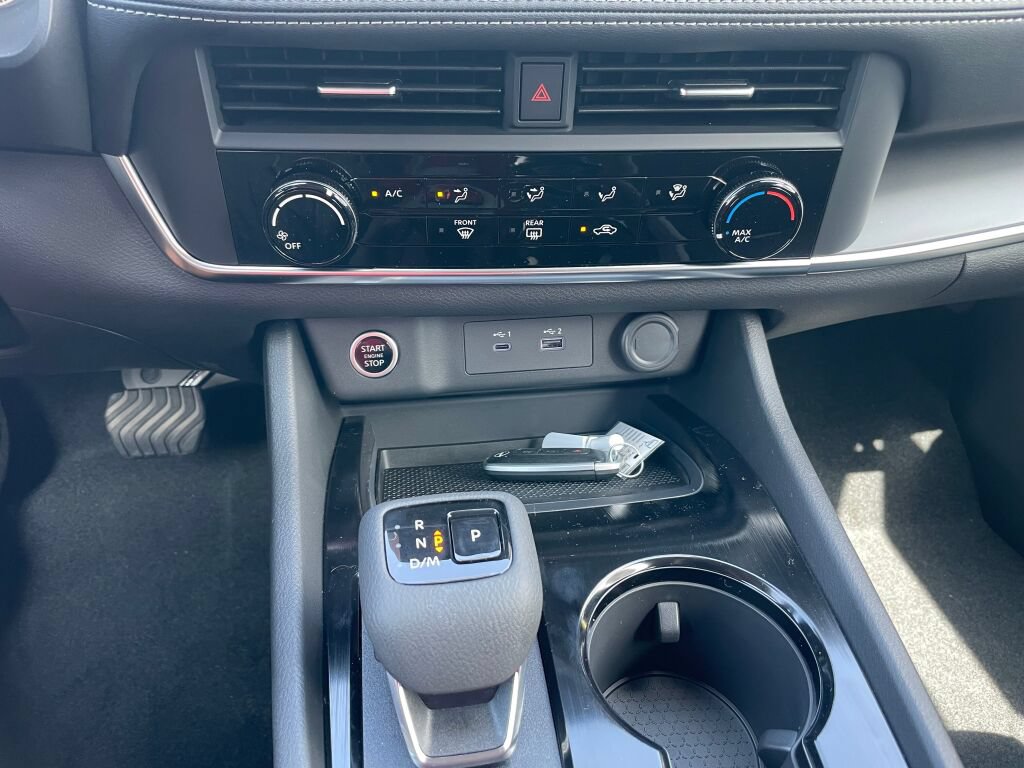 Used 2023 Nissan Rogue S AWD/4WD image 10