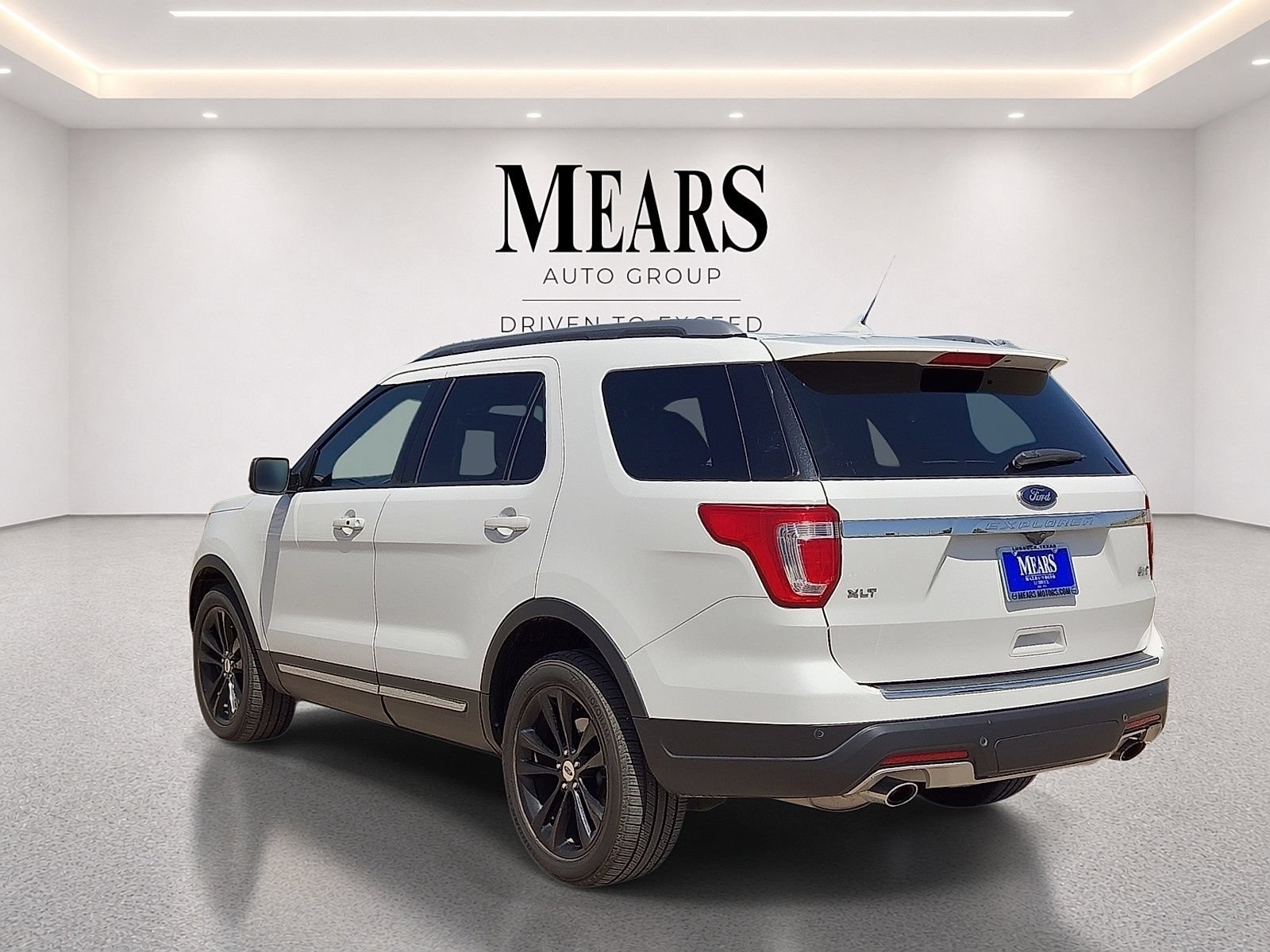 Used 2018 Ford Explorer XLT w/ Equipment Group 202A AWD/4WD image 3