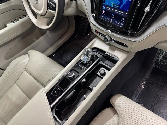 Certified 2023 Volvo XC60 B5 Ultimate image 19