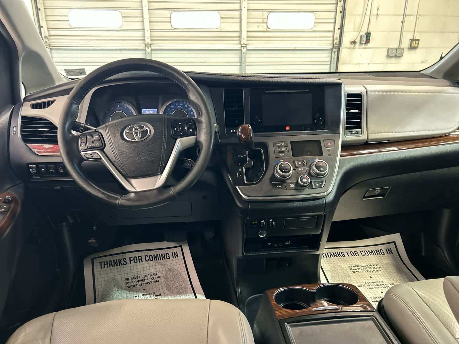 Used 2015 Toyota Sienna Limited Premium FWD image 4