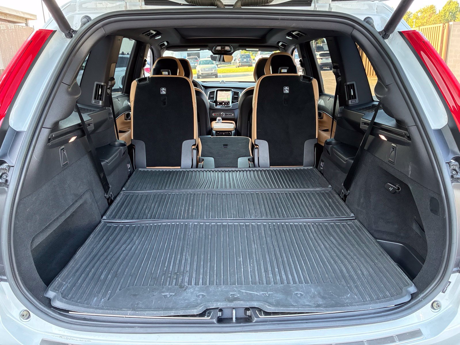 Used 2024 Volvo XC90 B6 Ultimate w/ Protection Package Premier AWD/4WD image 17
