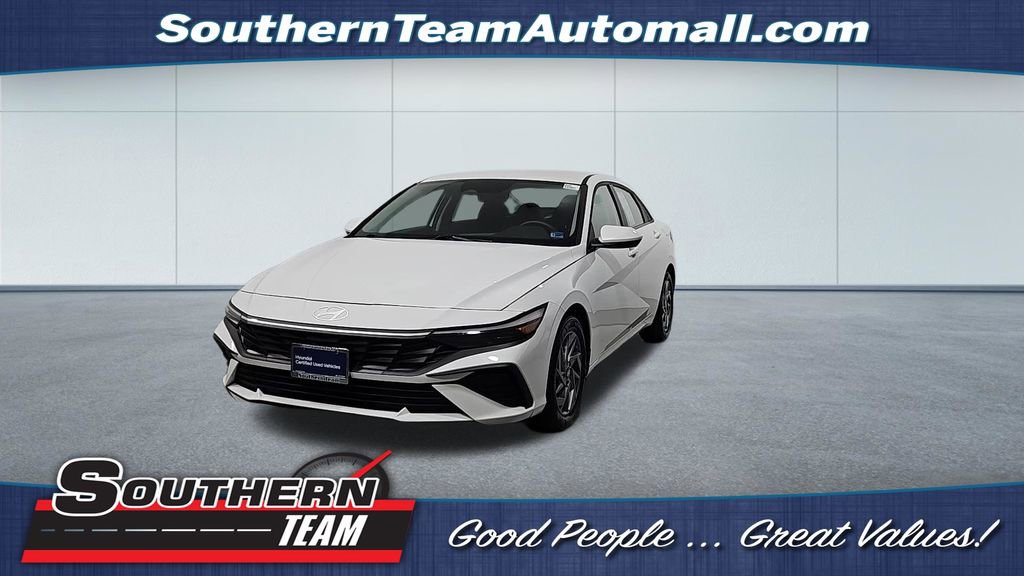 Certified 2025 Hyundai Elantra Blue FWD image 1