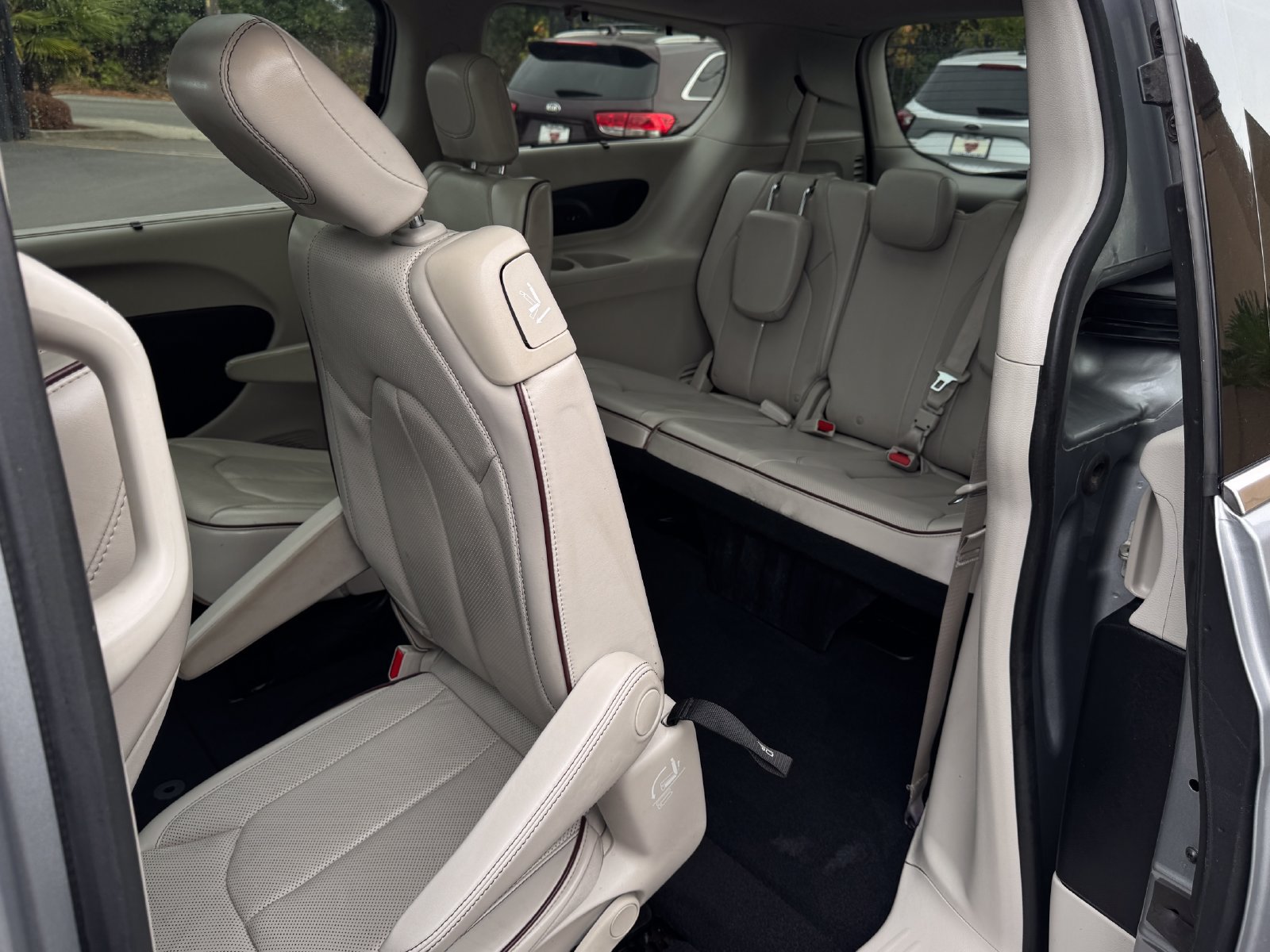 Used 2020 Chrysler Pacifica Limited FWD image 19