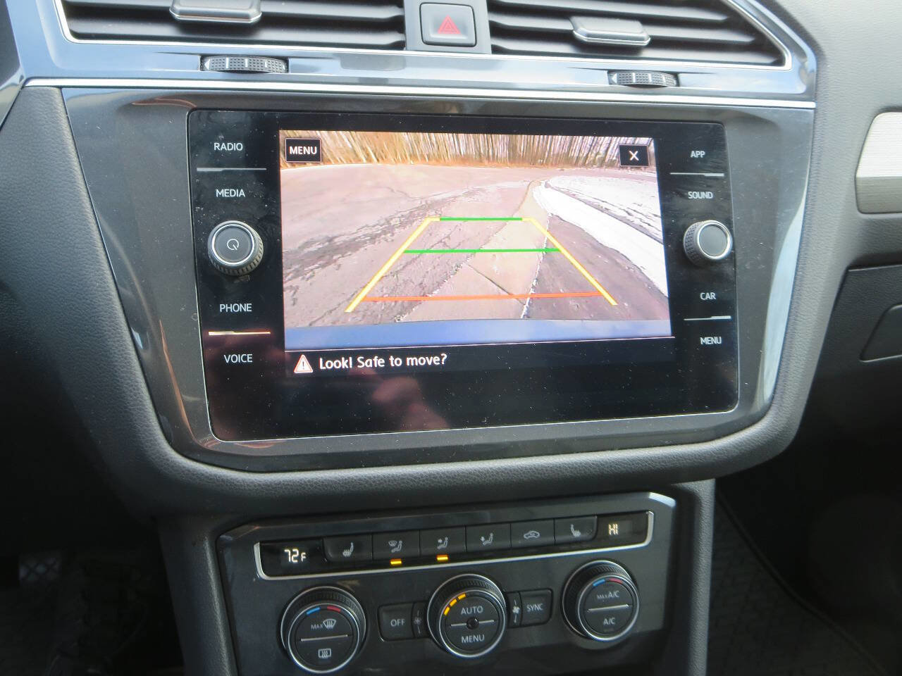 Used 2020 Volkswagen Tiguan SE w/ Panoramic Sunroof Package image 34