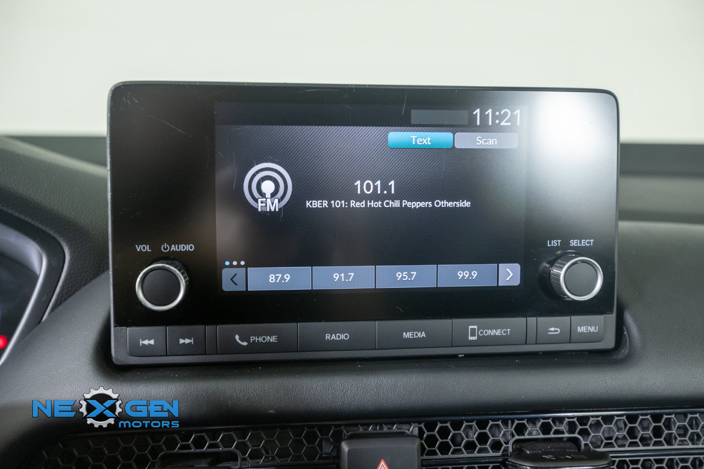 Used 2024 Honda HR-V LX image 19