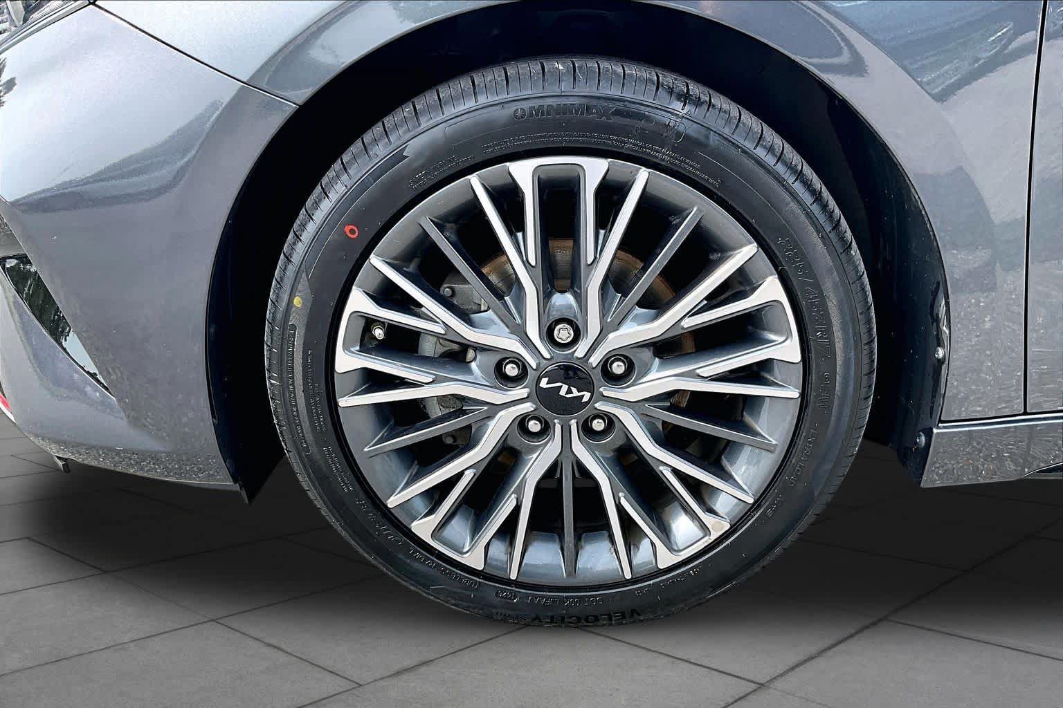 Used 2022 Kia Forte GT-Line w/ GT-Line Premium Package FWD image 11