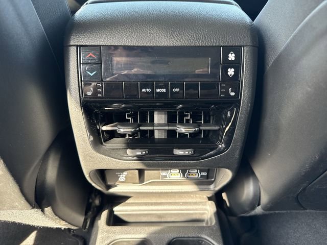 Used 2023 Jeep Grand Cherokee L Limited w/ Luxury Tech Group II image 22