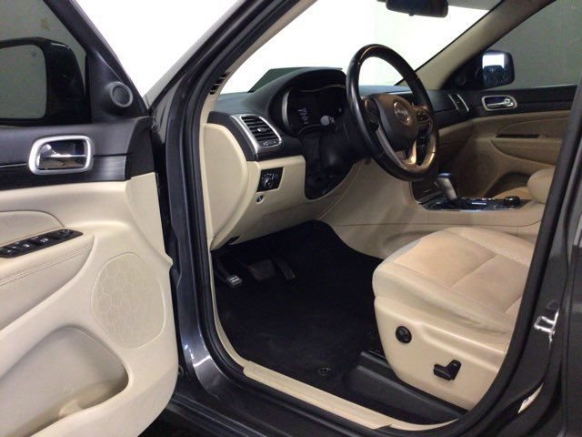 Used 2019 Jeep Grand Cherokee Laredo AWD/4WD image 27
