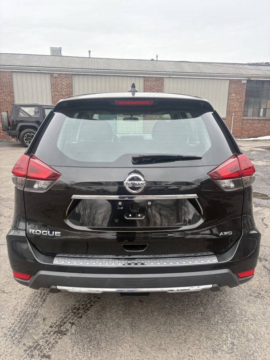 Used 2018 Nissan Rogue S AWD/4WD image 7