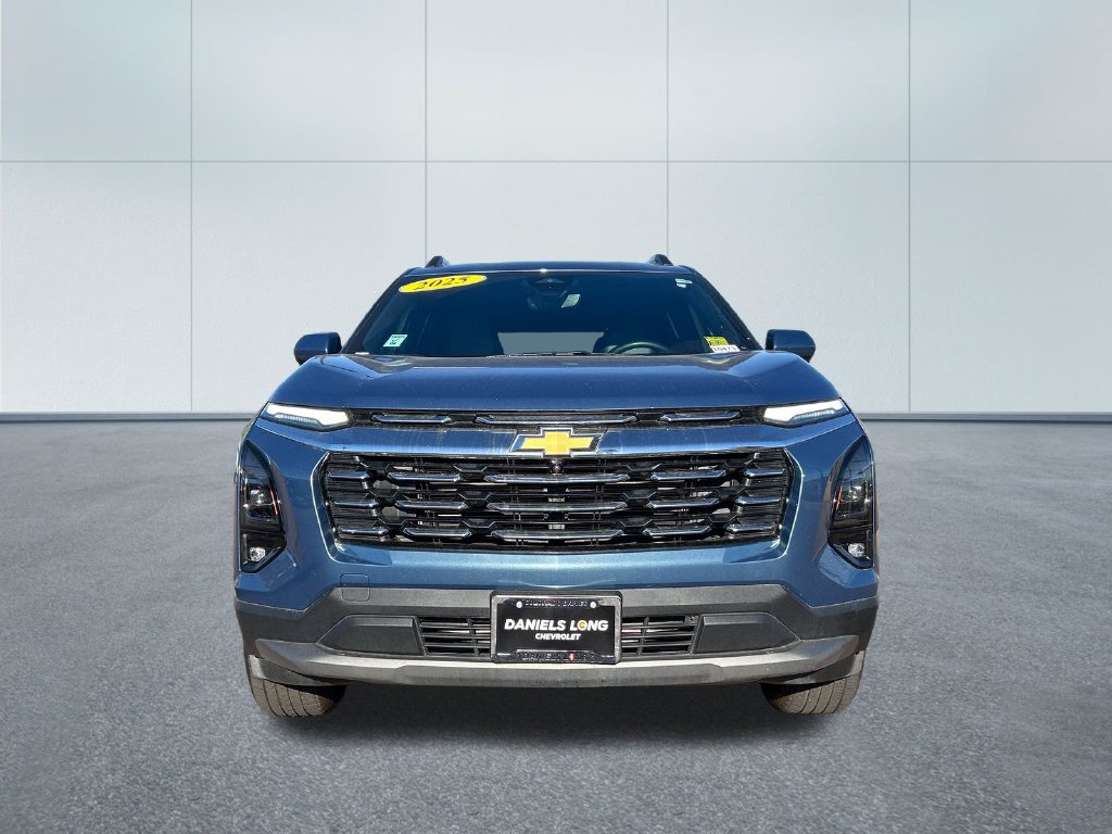 Used 2025 Chevrolet Equinox LT w/ Convenience Package II AWD/4WD image 3