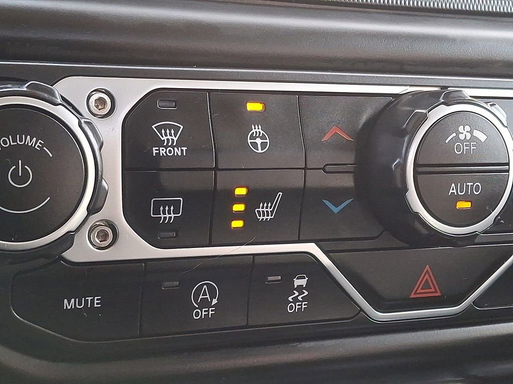 Used 2023 Jeep Gladiator Mojave w/ LED Lighting Group AWD/4WD image 22