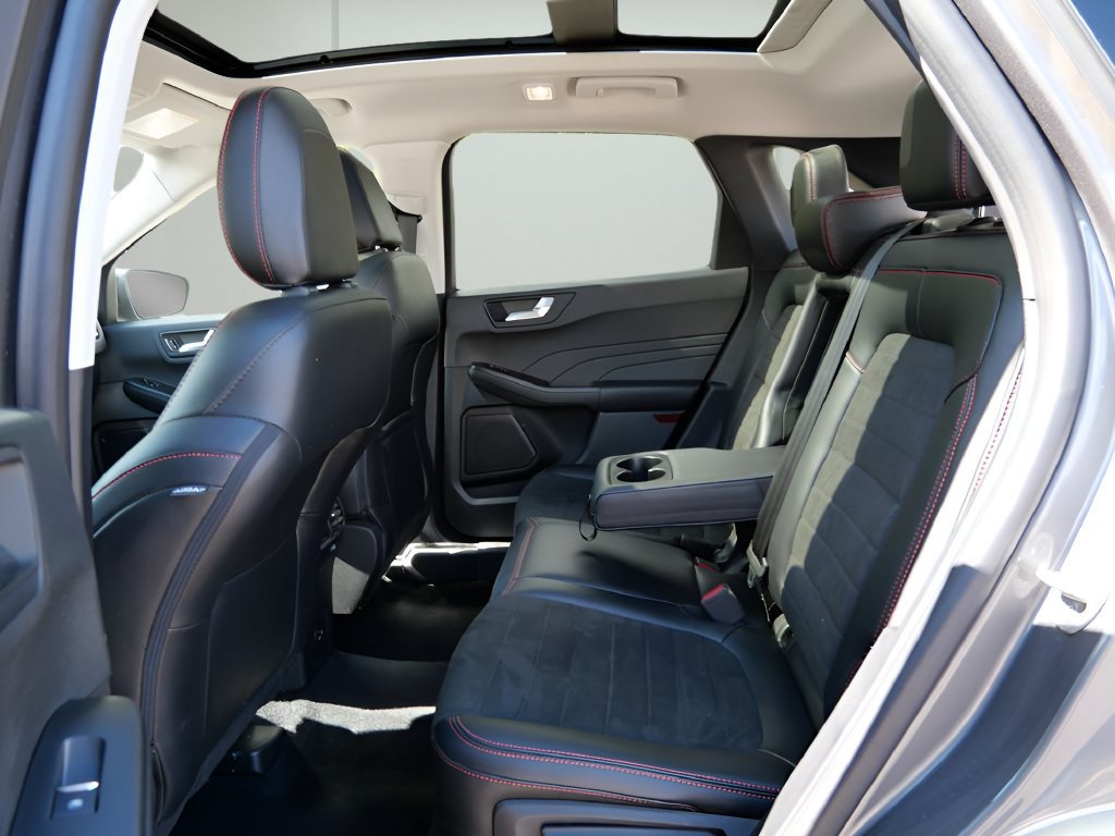 Used 2022 Ford Escape SEL w/ SEL Stealth AWD Package image 11