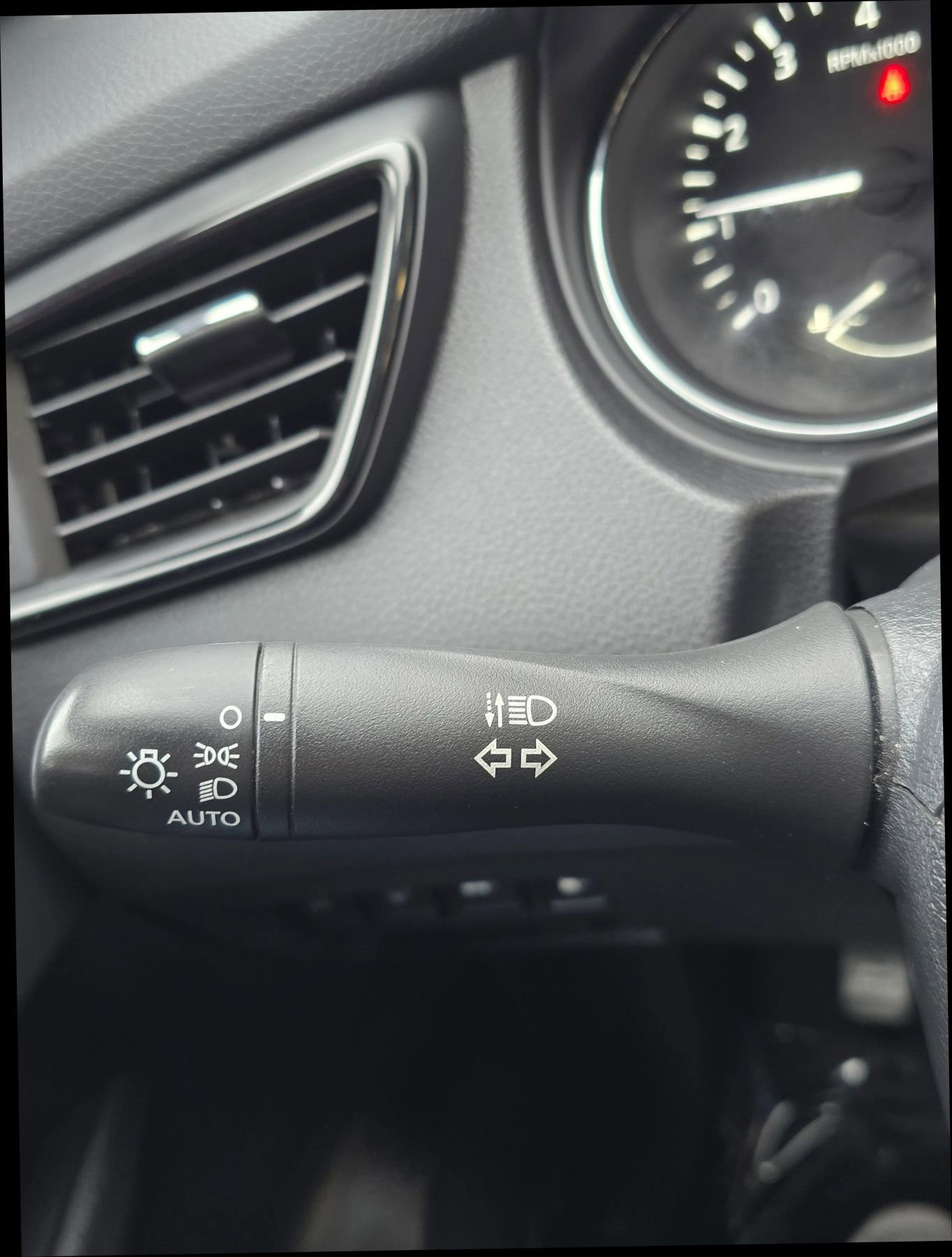 Used 2020 Nissan Rogue SV image 21