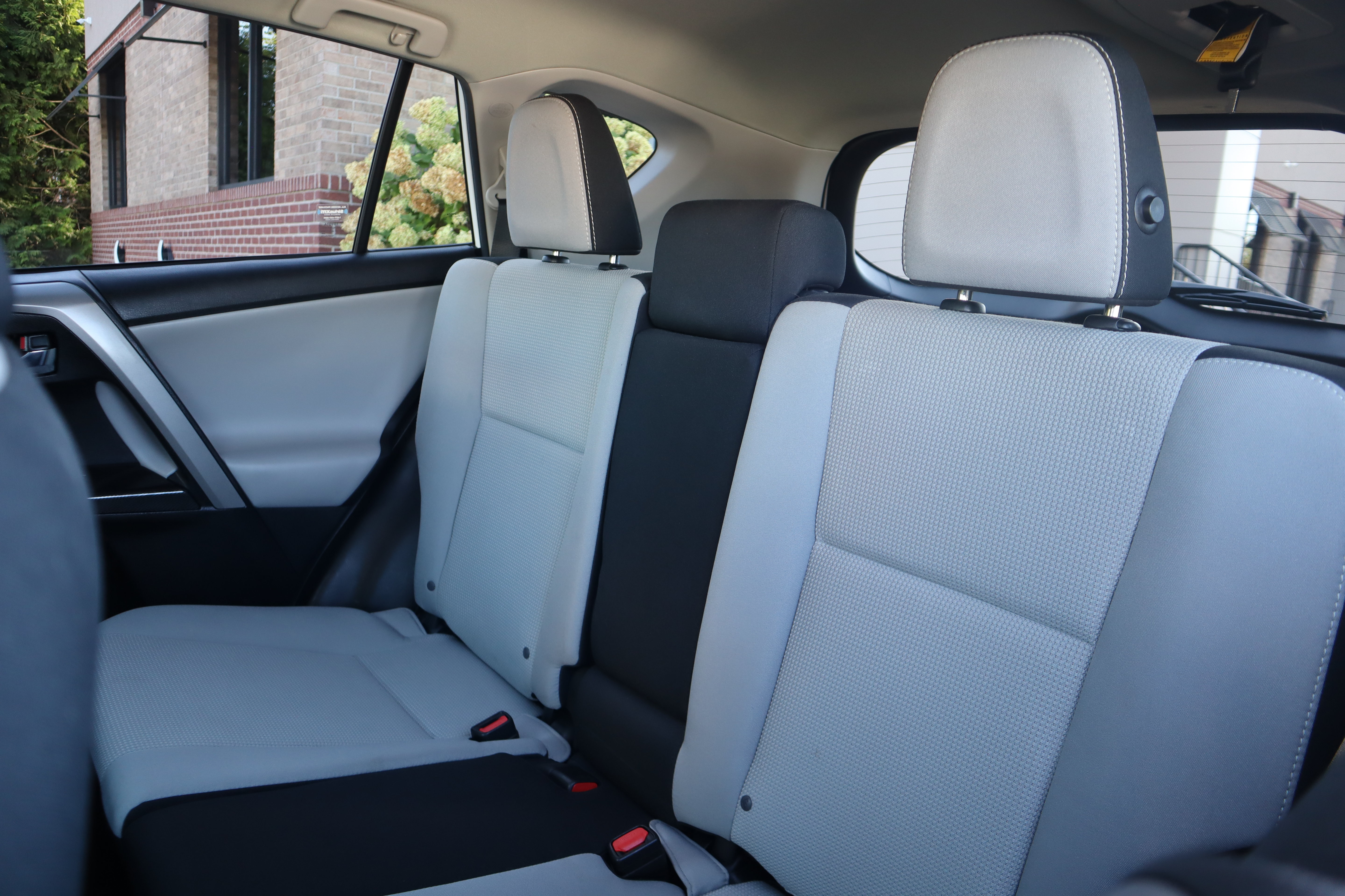 Used 2018 Toyota RAV4 XLE AWD/4WD image 26